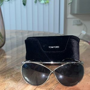 Tom Ford FT0761 16V Silver Round Stevie Sunglasses with case